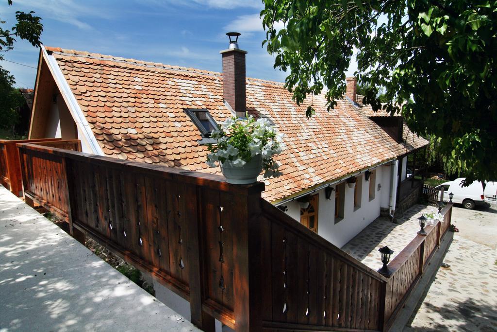 Kemences Porta Hotel Hollókő Екстериор снимка